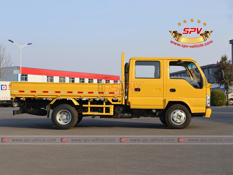 ISUZU ELF Cargo Van - Right Side